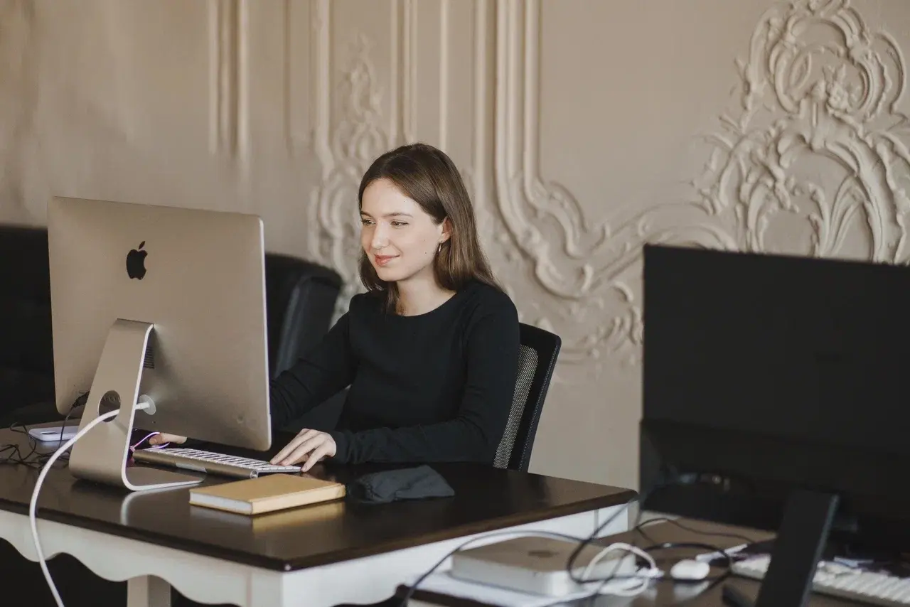 Designer Gromov Branding at work